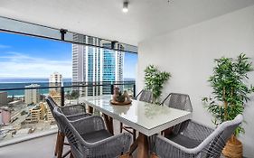 Circle On Cavill Contemporary Luxury And Spacious Three Bedroom Apartment